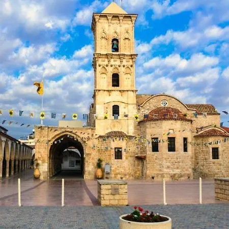 Easybook Cy 205 شقة