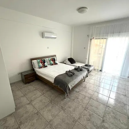 Apartment Easybook Cy 205 *