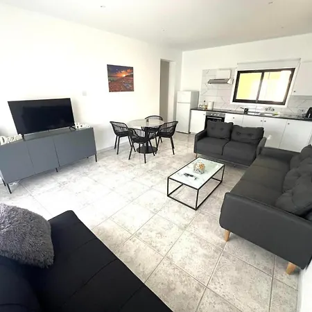 Easybook Cy 205 * لارنكا