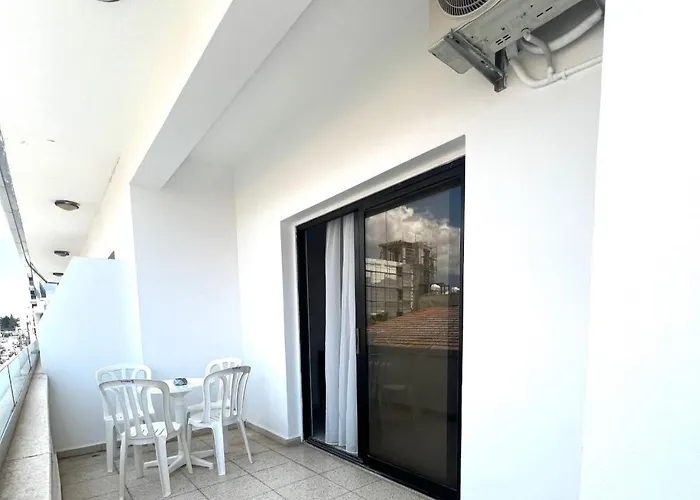 Apartment Easybook Cy 205